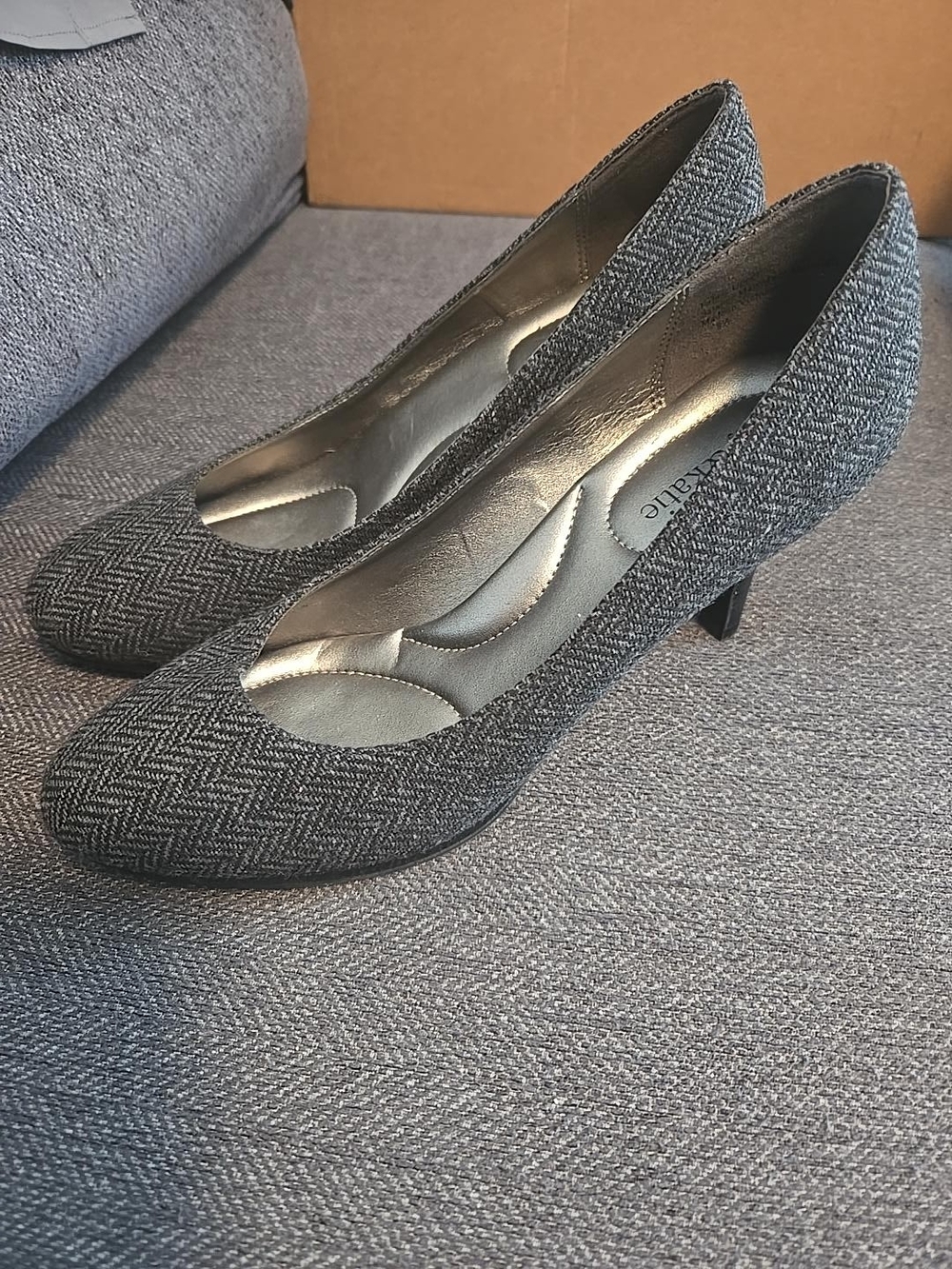 Kelly & Katie Women’s Size 8.5 Gray Black Herringbone Tweed Pumps Heels